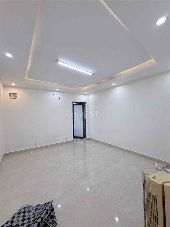 CHO THUÊ PHÒNG TRỐNG BAN CÔNG/CỬA SỔ LỚN NGAY TRUNG TÂM PHÚ NHUẬN