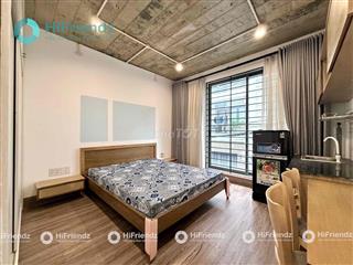 STUDIO CỬA SỔ KÍNH TRÀN SÁNG PHONG CÁCH CỔ ĐIỂN NGAY KHU SÂN BAY