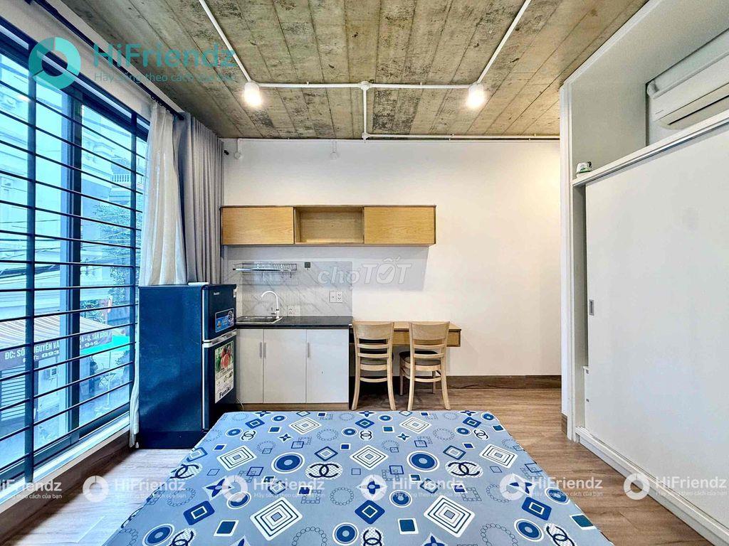 STUDIO CỬA SỔ KÍNH TRÀN SÁNG PHONG CÁCH CỔ ĐIỂN NGAY KHU SÂN BAY