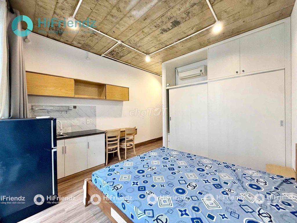 STUDIO CỬA SỔ KÍNH TRÀN SÁNG PHONG CÁCH CỔ ĐIỂN NGAY KHU SÂN BAY