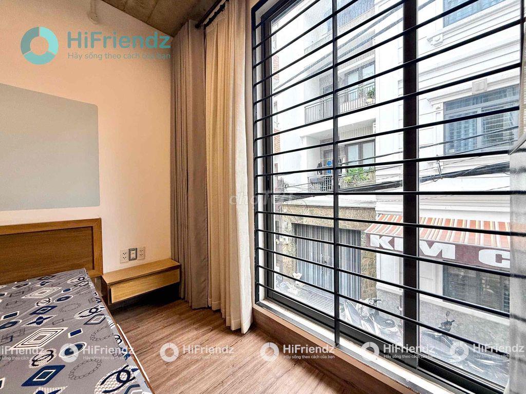 STUDIO CỬA SỔ KÍNH TRÀN SÁNG PHONG CÁCH CỔ ĐIỂN NGAY KHU SÂN BAY