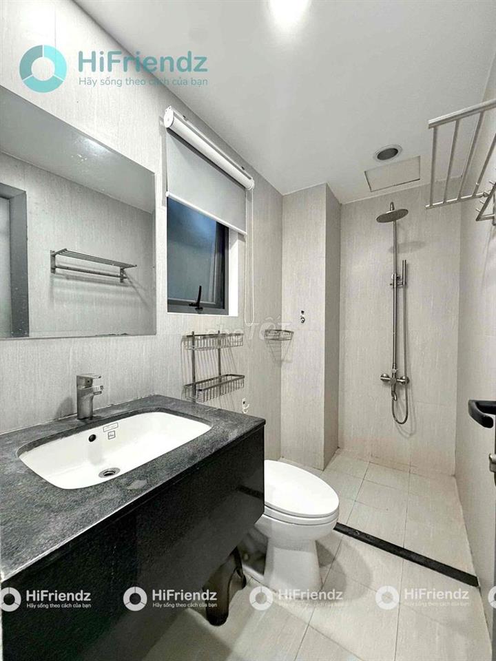 STUDIO CỬA SỔ KÍNH TRÀN SÁNG PHONG CÁCH CỔ ĐIỂN NGAY KHU SÂN BAY