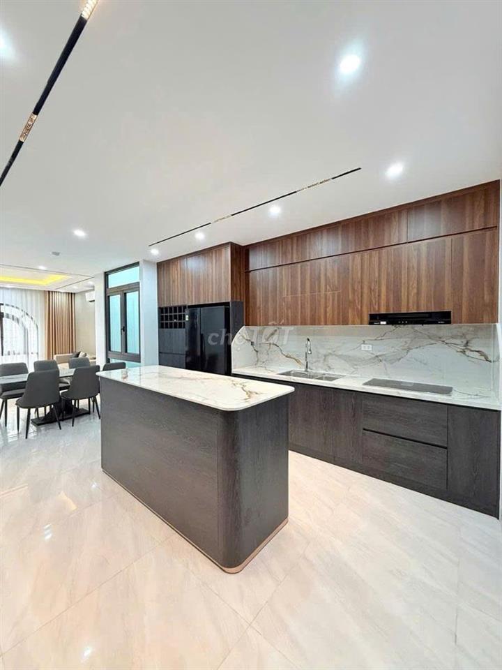 HÀNG HIẾM TRUNG KÍNH – 70M² x 7,5 TẦNG – Ô TÔ VÀO NHÀ