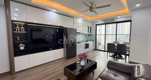 Bán nhà Phân vỉa hè Nguyên Hồng 45m2x7t kd đỉnh chỉ 23,9 tỷ