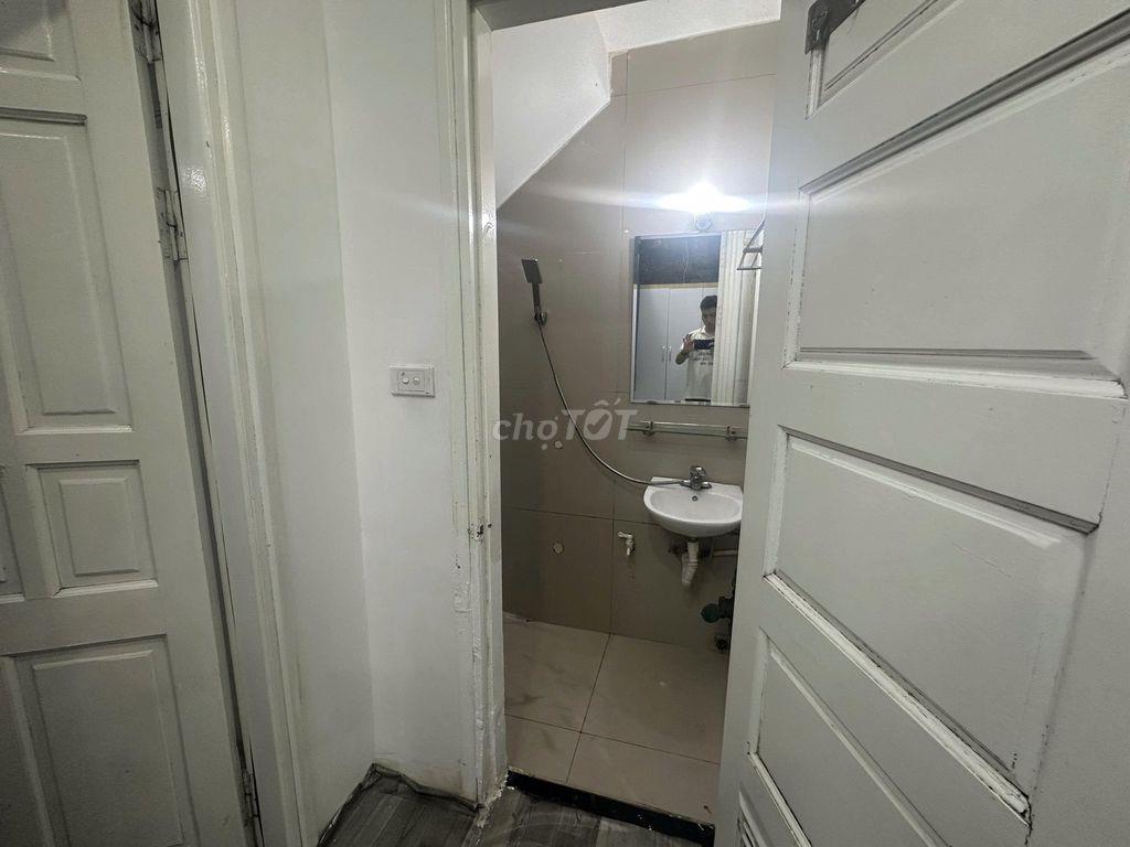 Cho thuê phòng tại 381 Nguyễn Khang, 25m2 full đồ chỉ 4,3tr/tháng