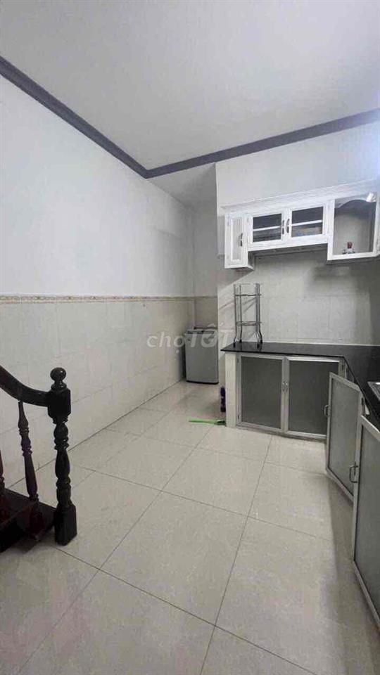 thuê nhà nguyên căn có nội thất 2 máy lạnh