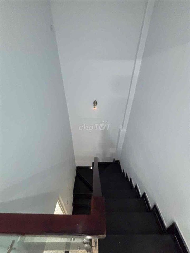 Cho thuê nhà nguyên căn 3 phòng 3wc 8trieu