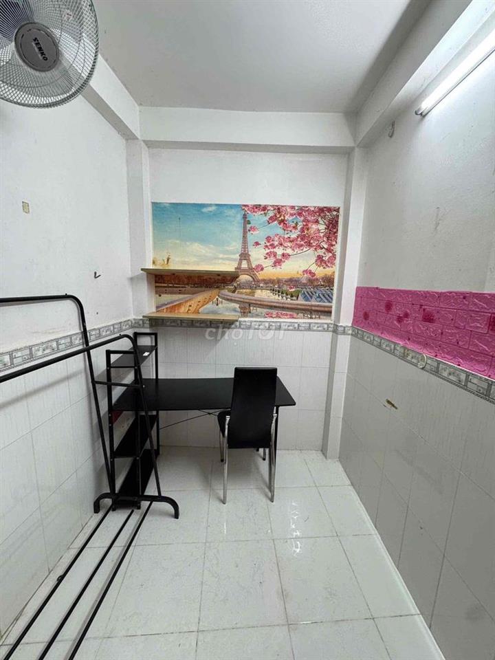 phòng 1tr7 cmt8, đối diện cv lê thị riêng