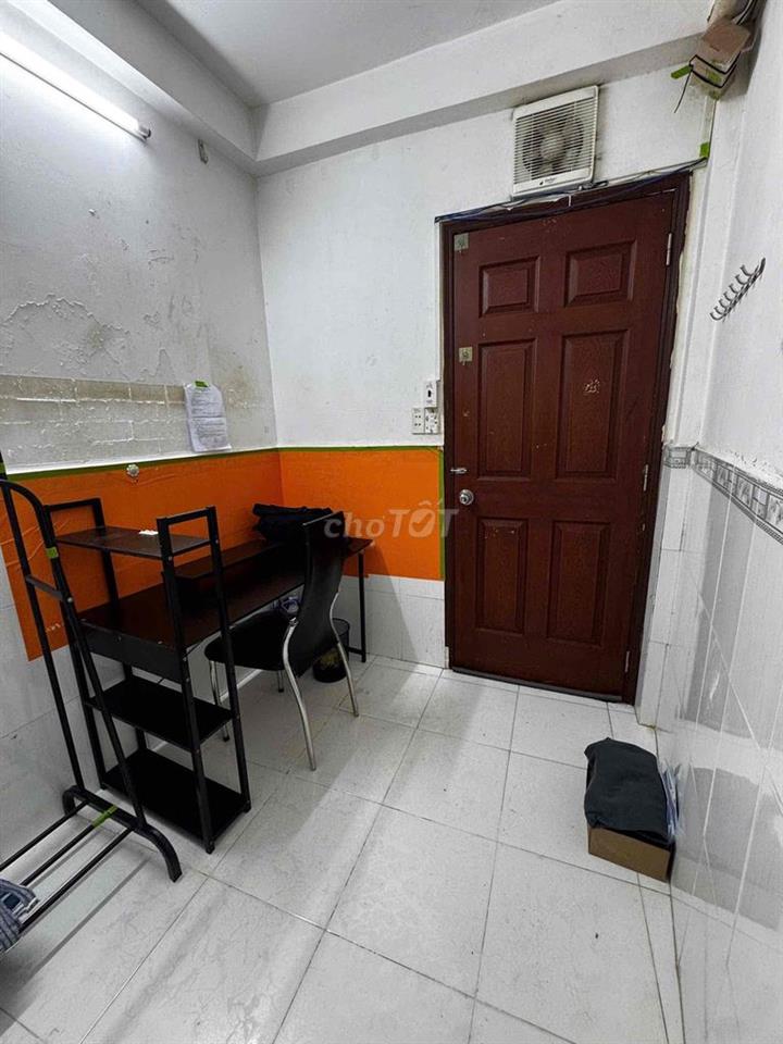 phòng 1tr7 cmt8, đối diện cv lê thị riêng