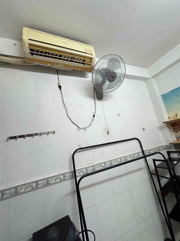 phòng 1tr7 cmt8, đối diện cv lê thị riêng