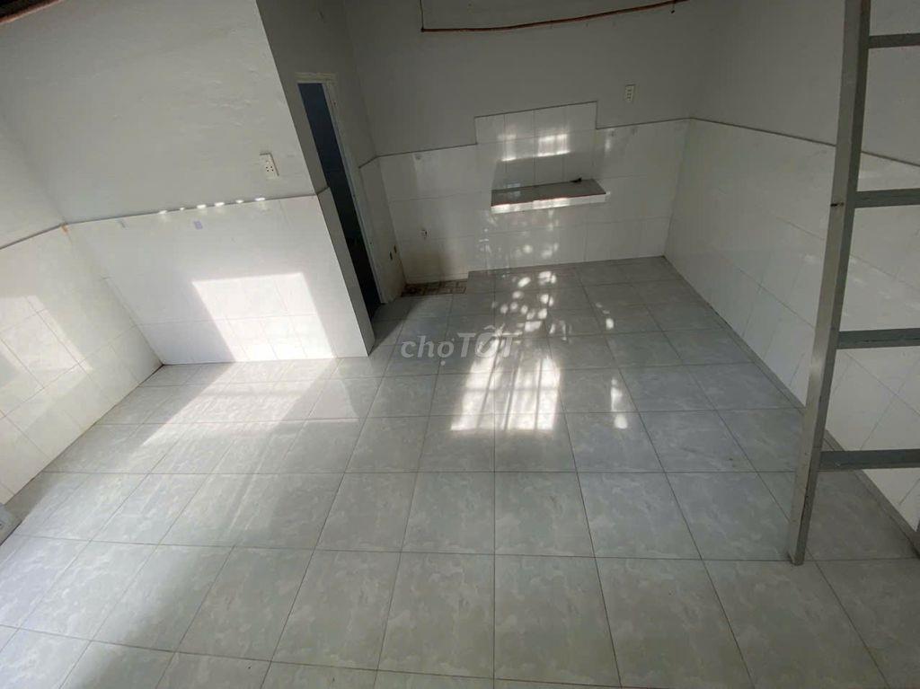 Cho thuê phòng trọ yên tĩnh, thoáng mát đầu cổng KCN Đồng Xoài 2