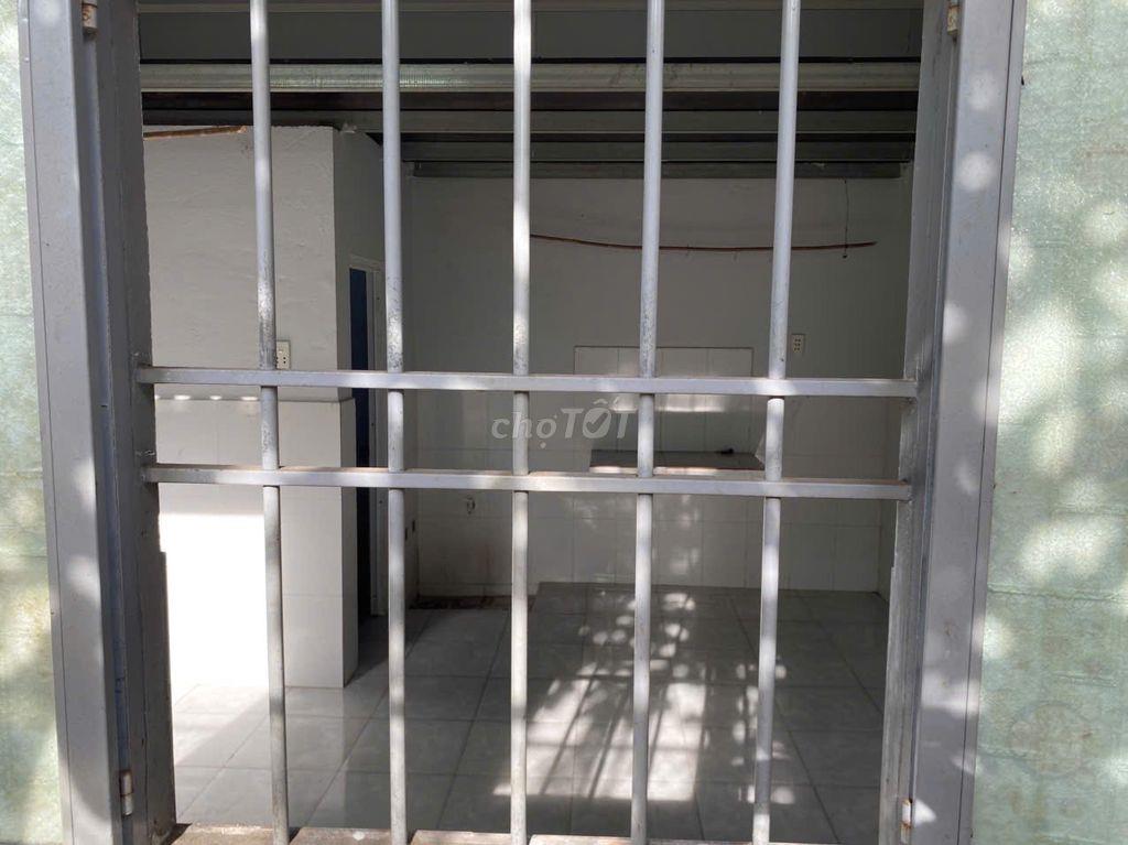 Cho thuê phòng trọ yên tĩnh, thoáng mát đầu cổng KCN Đồng Xoài 2