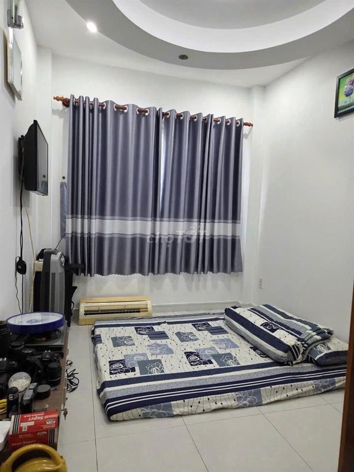 Cho thuê nhà Q4 (full nội thất, sạch sẽ, tiện đi lại)
