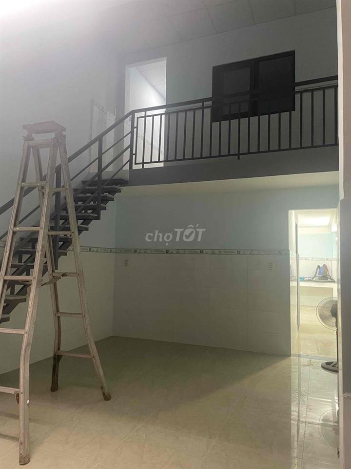 nhà nguyên căn gác lửng mặt tiền đường hẻm Nguyễn Kiệm