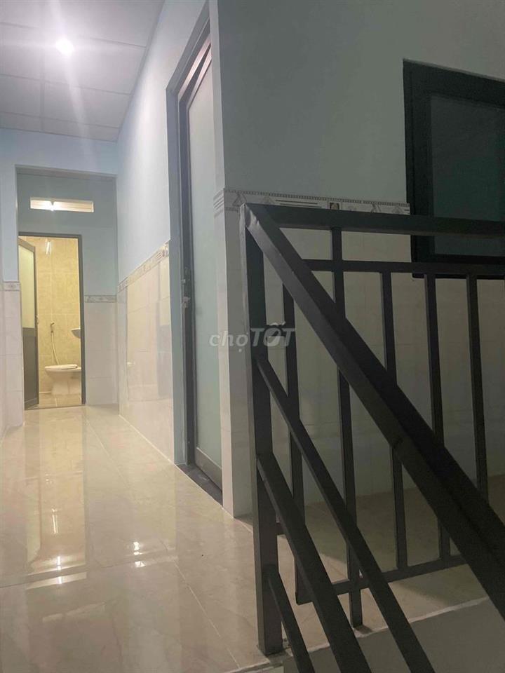 nhà nguyên căn gác lửng mặt tiền đường hẻm Nguyễn Kiệm