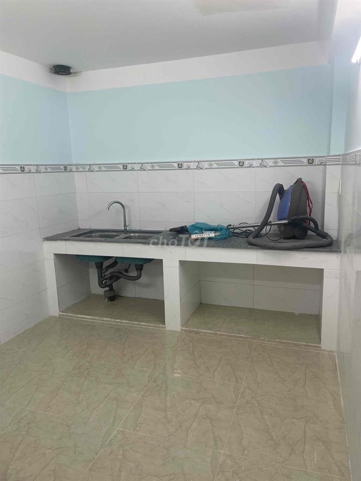nhà nguyên căn gác lửng mặt tiền đường hẻm Nguyễn Kiệm