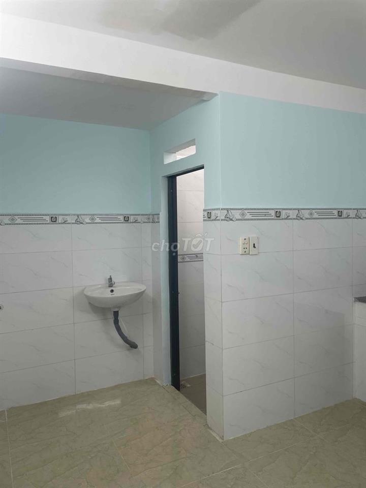 nhà nguyên căn gác lửng mặt tiền đường hẻm Nguyễn Kiệm