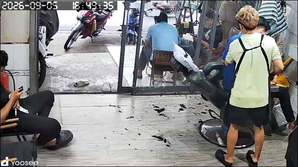 Sang tiệm tóc nam