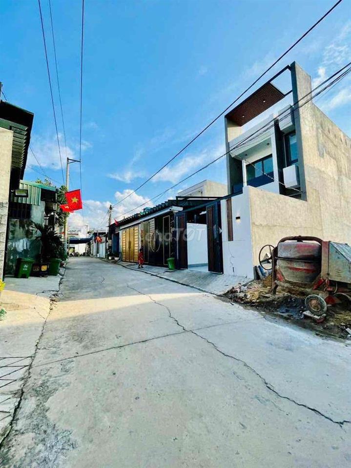 Nhà lầu p Trảng Dài full thổ cư