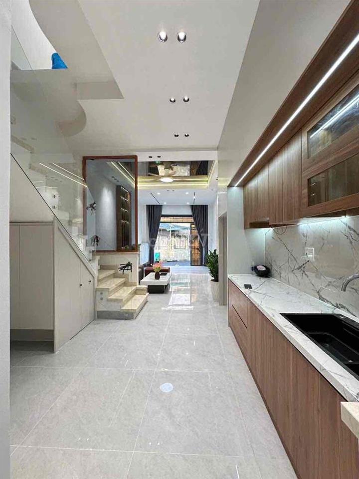 Nhà lầu đối diện chợ Tân Phong