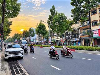 Nhà lầu đối diện chợ Tân Phong