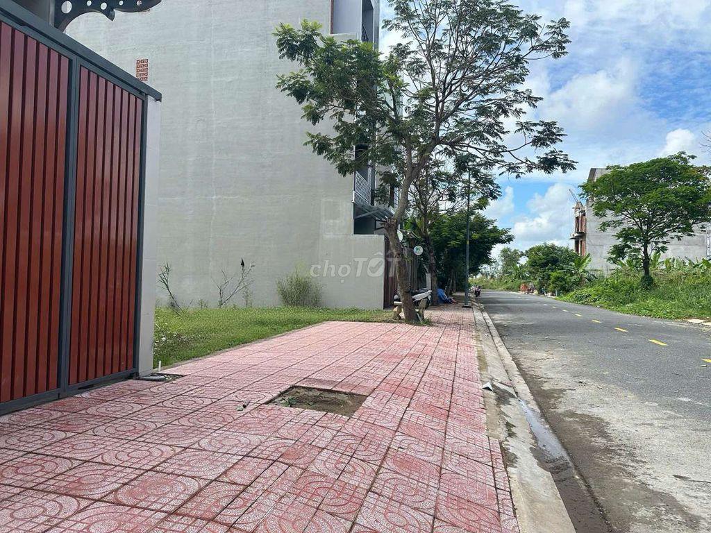 Bán Nền Đất 100m2 - Giá Tốt - Xây Nhà Ở Ngay - Pháp Lý Chuẩn.
