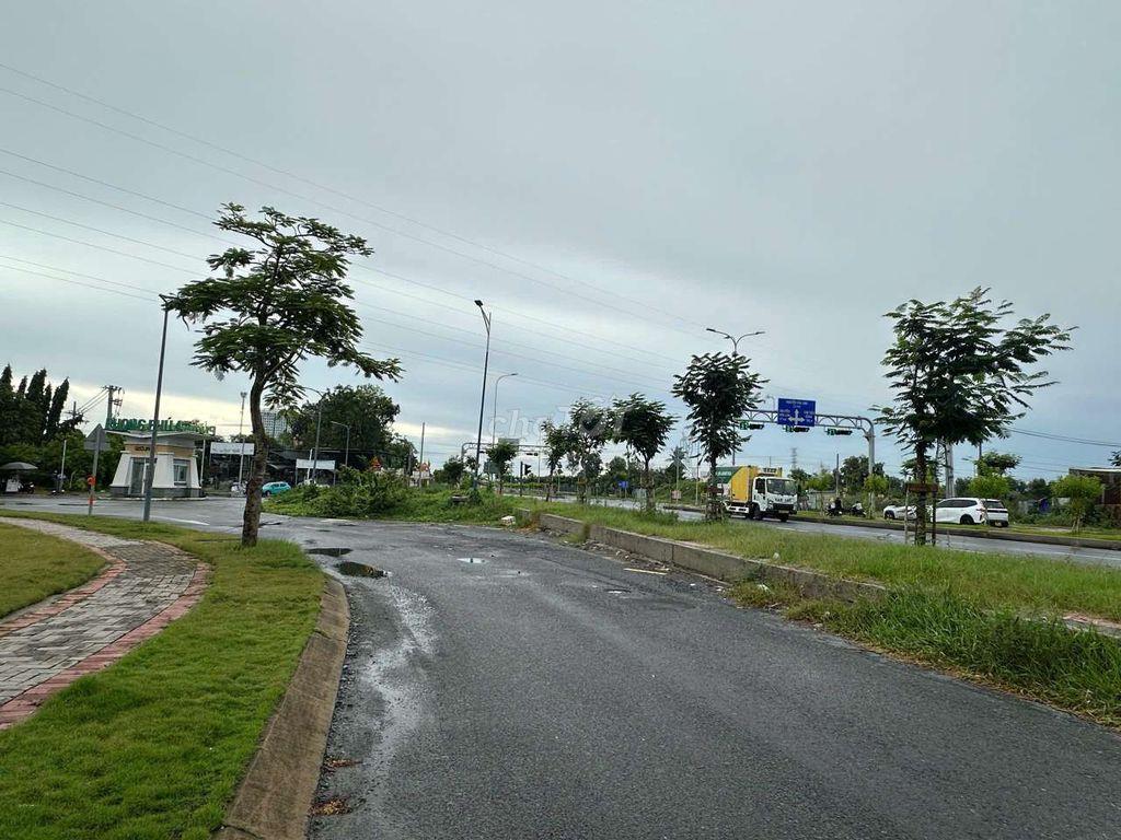 Bán Nền Đất 100m2 - Giá Tốt - Xây Nhà Ở Ngay - Pháp Lý Chuẩn.