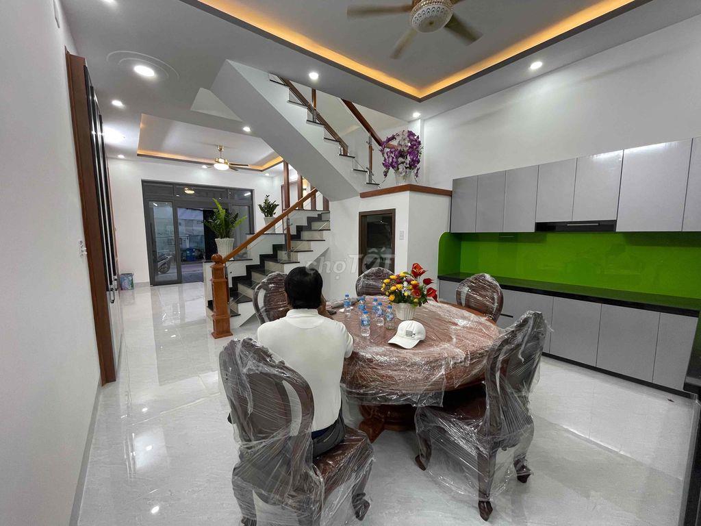 nhà SHR Bà Điểm 100m2 đẹp keng đợi chủ mới