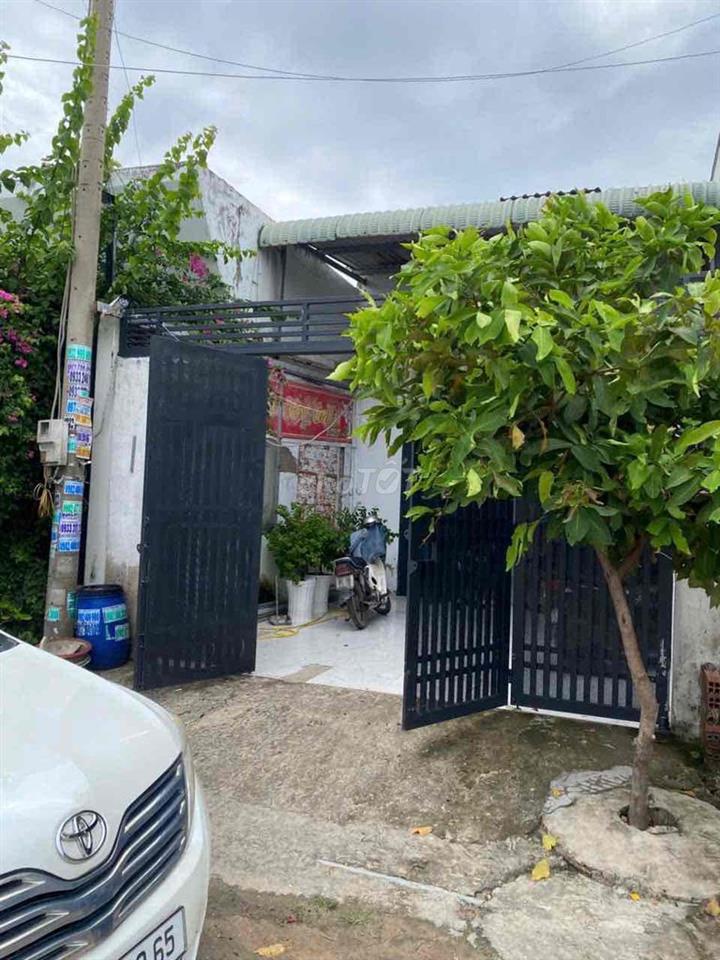 Nhà SHR 1/ Dương Công Khi, mặt tiền xe tải tránh nhau