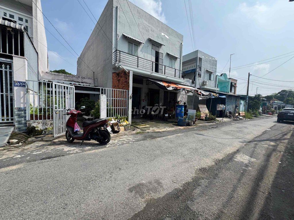 Nhà Diện tích lớn, đường nhựa rộng, có bao ra tên