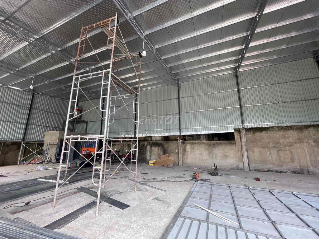 cho thuê kho diện tích 300m, đường nội bộ rộng, phù hợp nhiều ngành