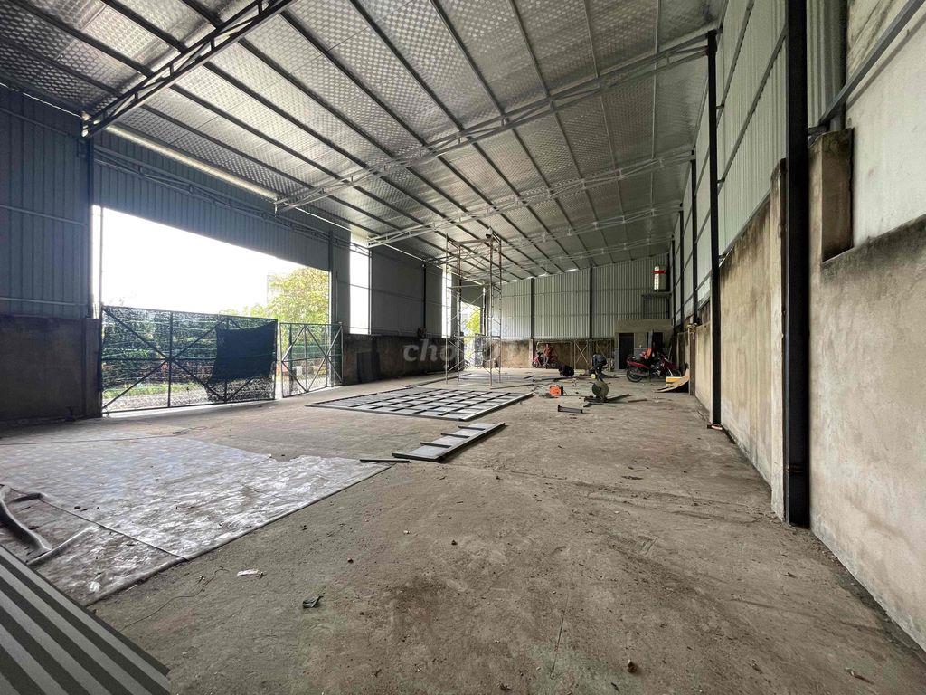 cho thuê kho diện tích 300m, đường nội bộ rộng, phù hợp nhiều ngành