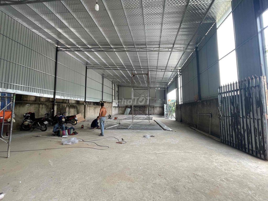 cho thuê kho diện tích 300m, đường nội bộ rộng, phù hợp nhiều ngành