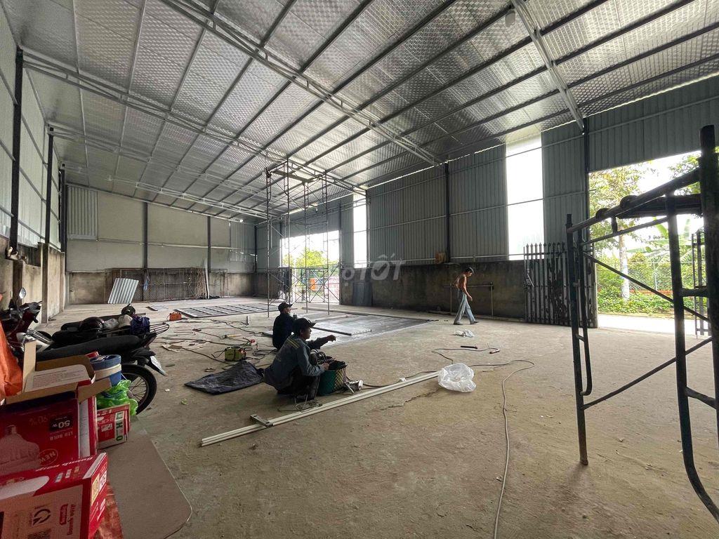 cho thuê kho diện tích 300m, đường nội bộ rộng, phù hợp nhiều ngành