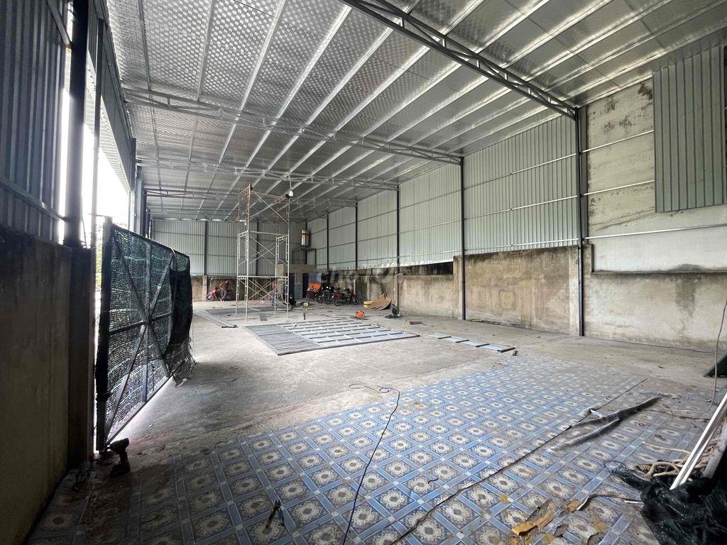 cho thuê kho diện tích 300m, đường nội bộ rộng, phù hợp nhiều ngành
