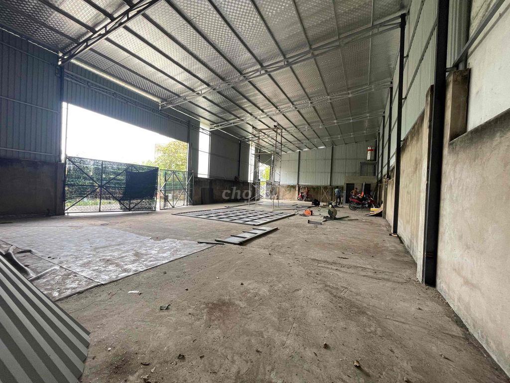 cho thuê kho diện tích 300m, đường nội bộ rộng, phù hợp nhiều ngành