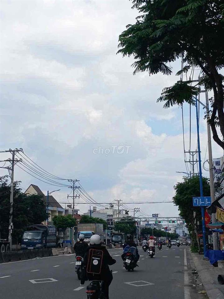 CHO THUÊ MẶT BẰNG NGUYÊN Căn Gia rẻ 900m2