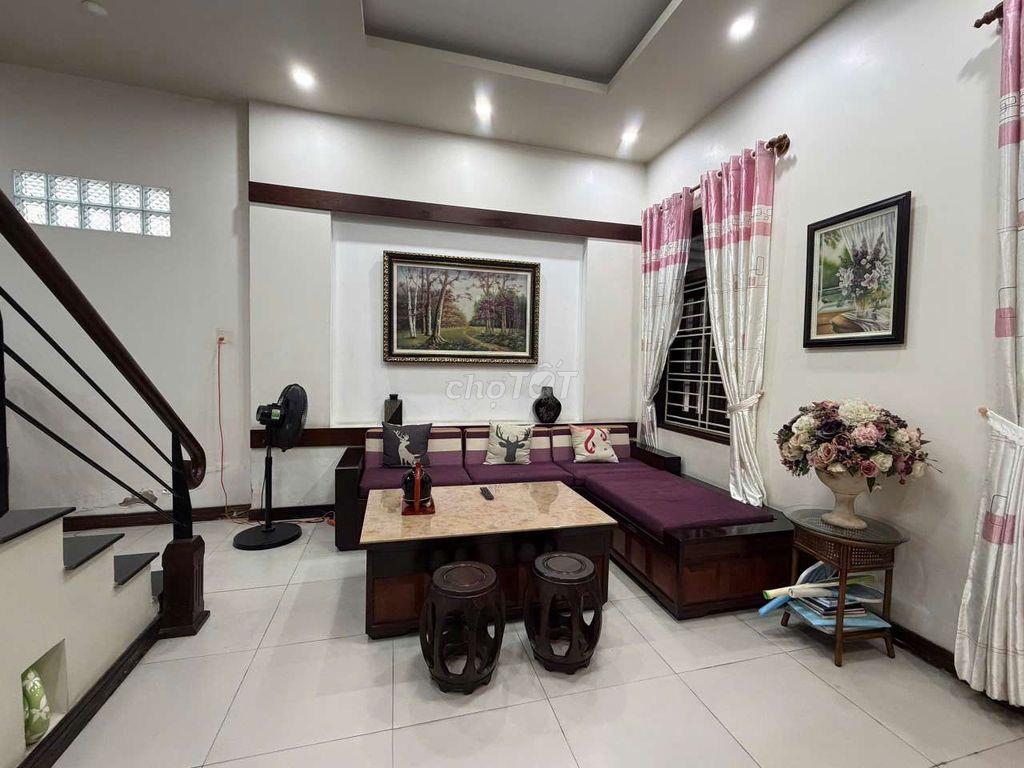 Cho thuê nhà nguyên căn Đường Nguyễn Trung Trực - Nha Trang