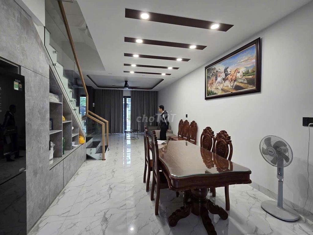 cho thuê căn nhà 3 tầng Mỹ Gia gói 7, 2 mặt tiền trước sau