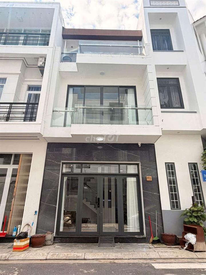 Cho thuê nhà 3 tầng Full nội thất Khu VCN Phước Long gần Đường Số 28