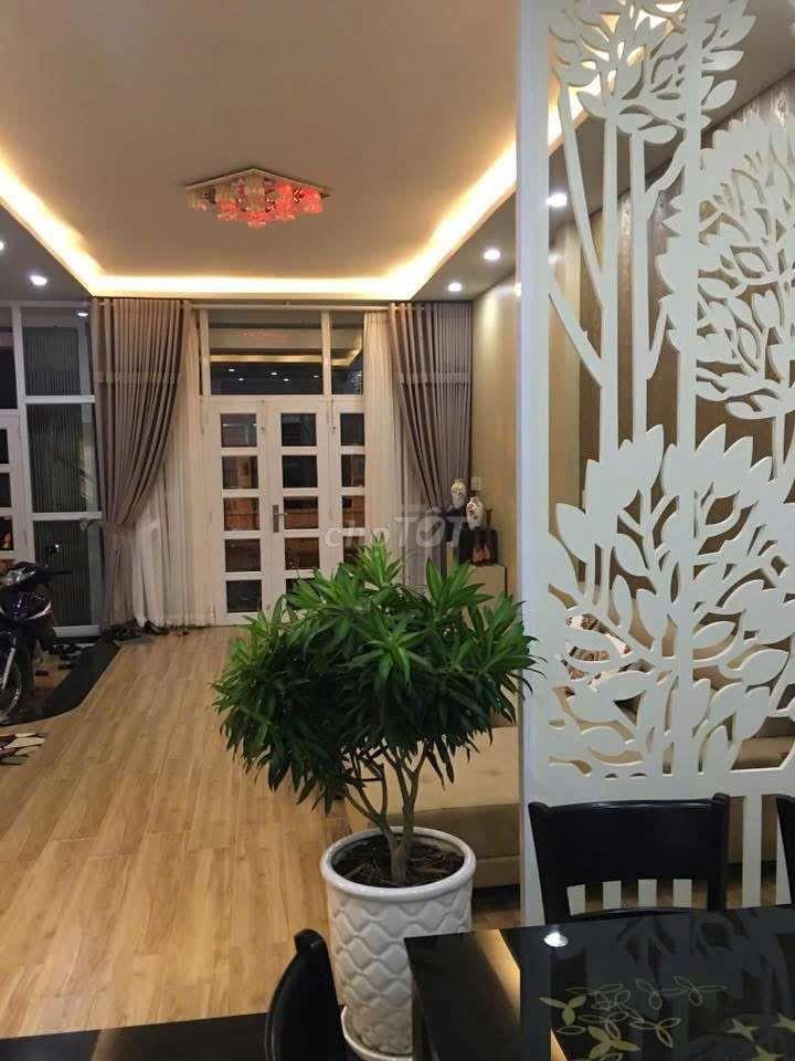 Cho thuê căn nhà mặt tiền trung tâm nha trang