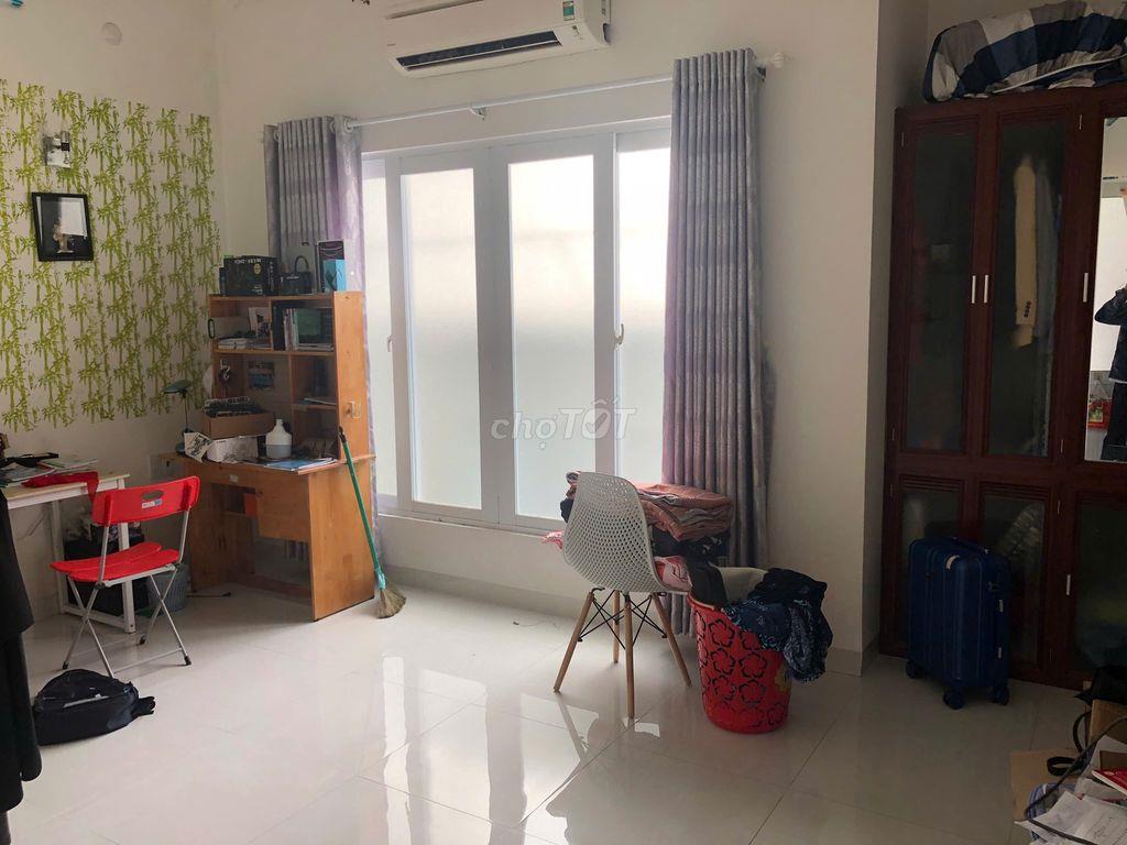 Bán gấp trong tháng nhà mặt tiền hẻm xe hơi