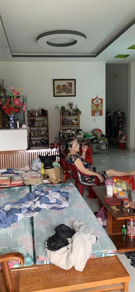 Bán gấp trong tháng nhà mặt tiền hẻm xe hơi