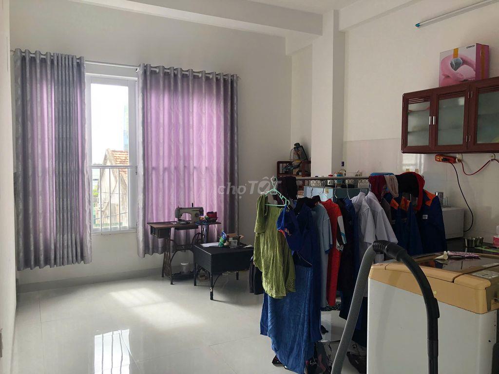 Bán gấp trong tháng nhà mặt tiền hẻm xe hơi