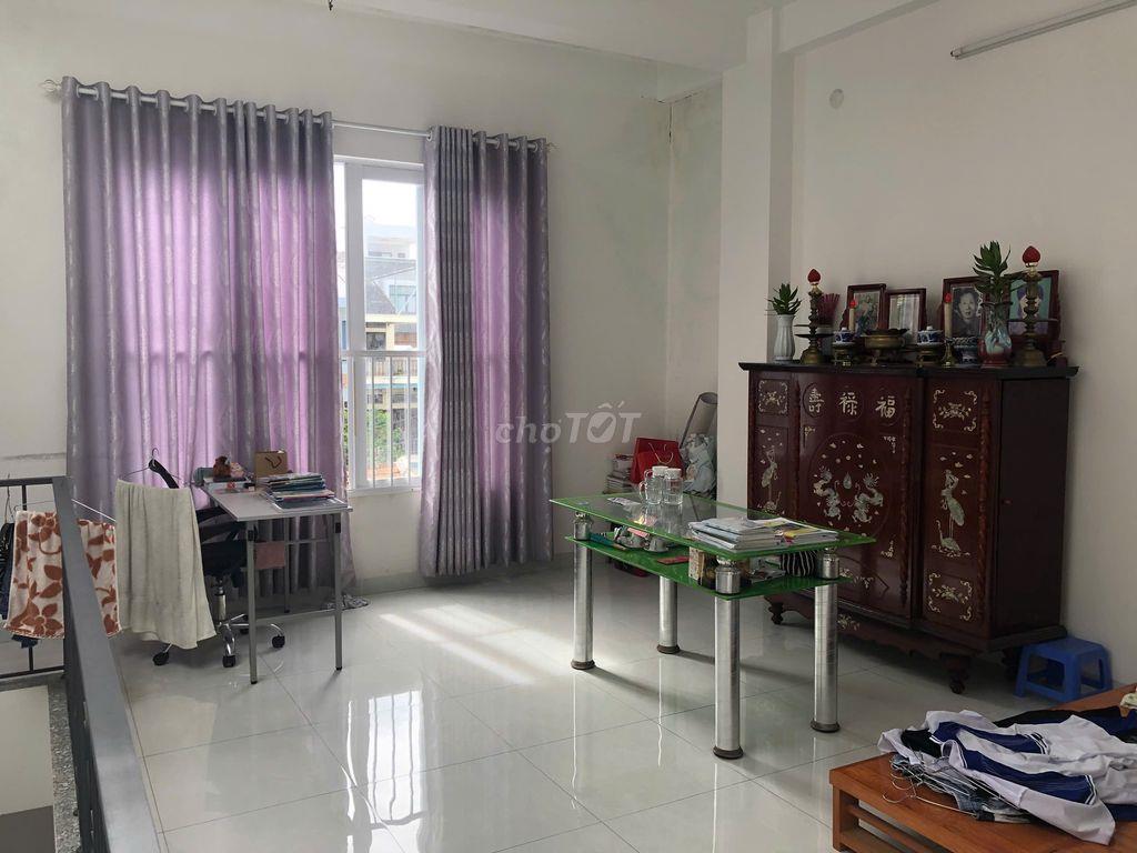 Bán gấp trong tháng nhà mặt tiền hẻm xe hơi