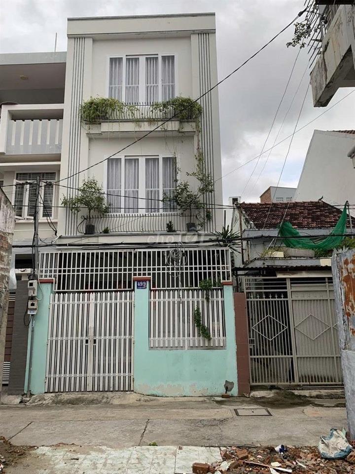 Bán gấp trong tháng nhà mặt tiền hẻm xe hơi