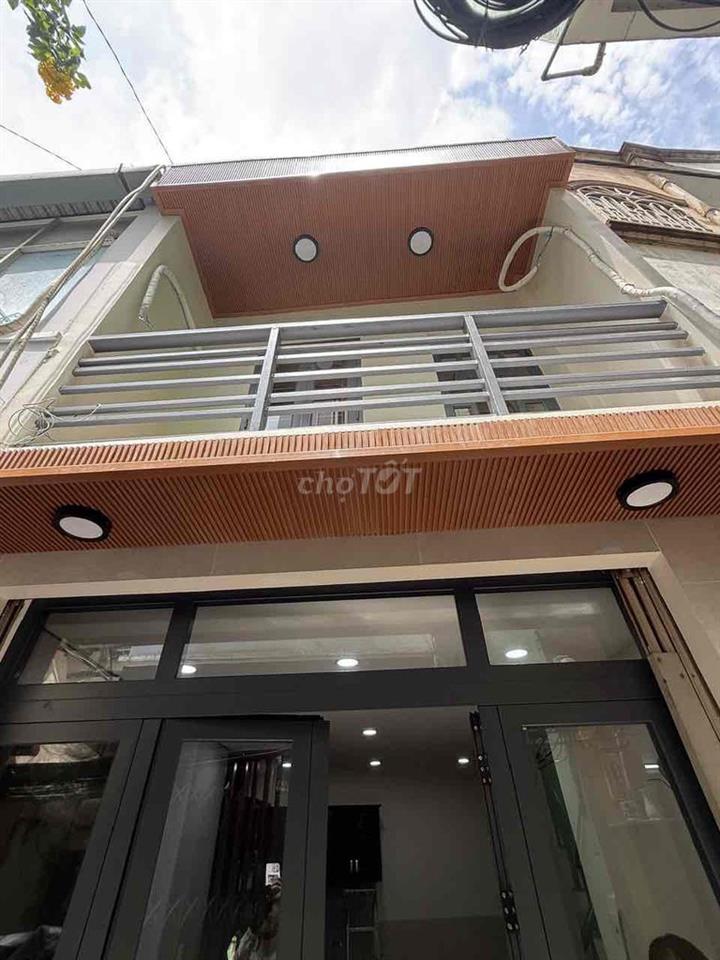 NHÀ TRẦN HƯNG ĐẠO - 2 TẦNG BTCT - GIÁ 5 TỶ NHỈNH - NHÀ MỚI Ở NGAY - SỔ