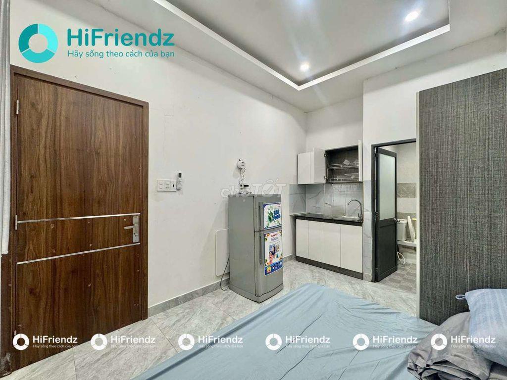 Phòng nhỏ gọn đầy đủ nội thất cửa sổ thông thoáng 