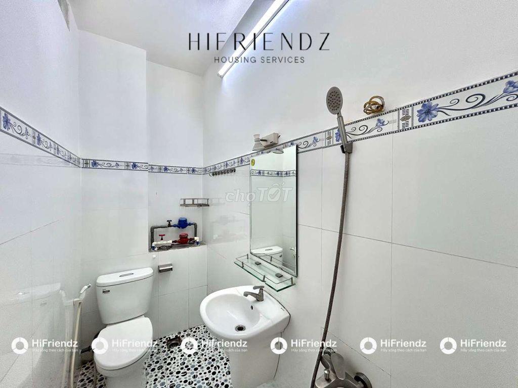 Phòng đầy đủ nội thất - cửa sổ trời - giá sinh viên