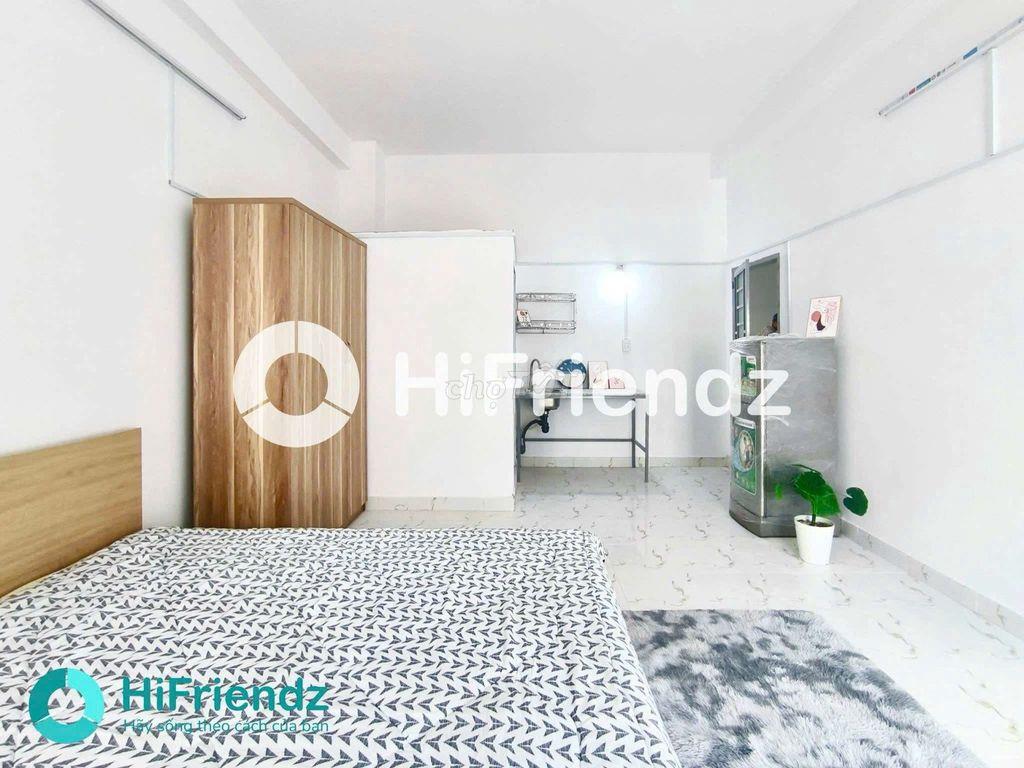 Phòng rộng hơn 40m2 có bancol thông thoáng - thang máy